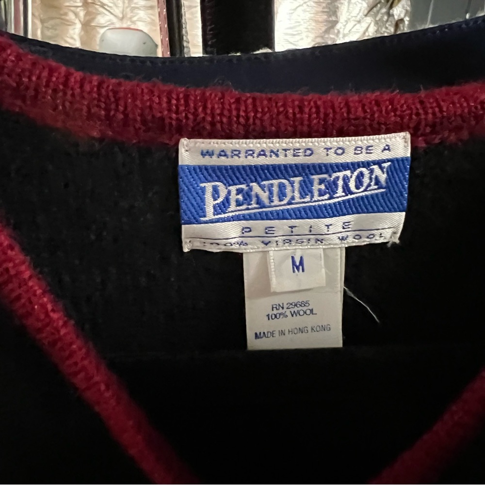 VINTAGE PENDLETON Classic Black and Red Virgin Wool Academic Crested Cardigan MP - Picture 9 of 11